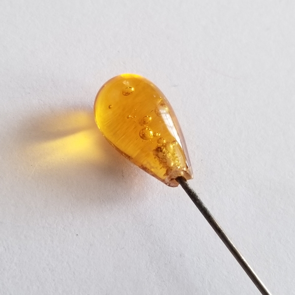 Vintage yellow glass stick pin silver tone stickpin hat pin brooch - Picture 7 of 9